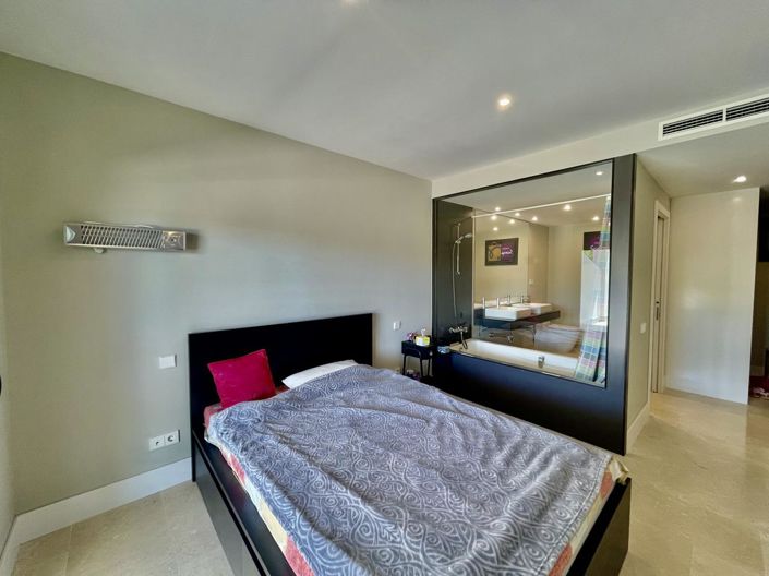 Image No.33-2 Bed Property for sale