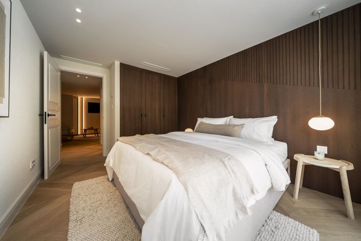 Image No.12-5 Bed Property for sale