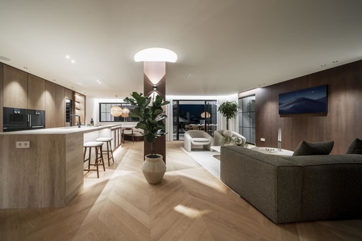 Image No.13-5 Bed Property for sale