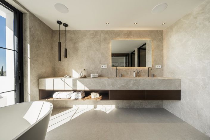 Image No.19-5 Bed Property for sale