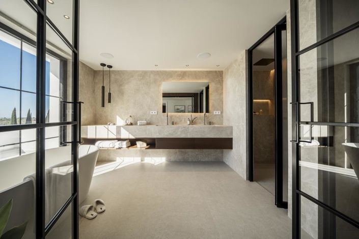 Image No.23-5 Bed Property for sale