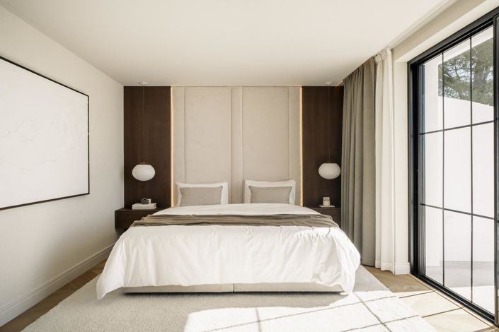 Image No.29-5 Bed Property for sale