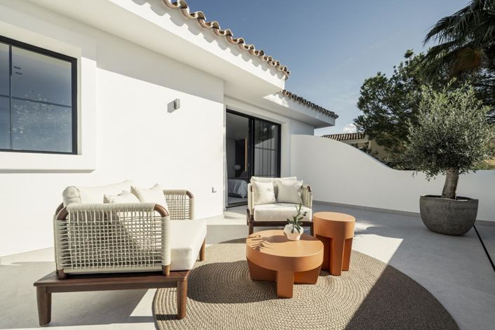 Image No.44-5 Bed Property for sale