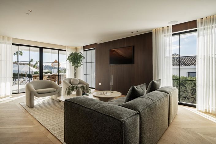 Image No.6-5 Bed Property for sale