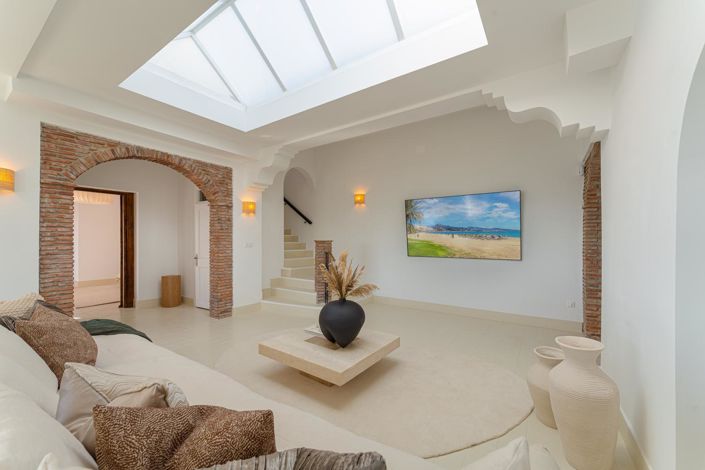 Image No.29-6 Bed Property for sale