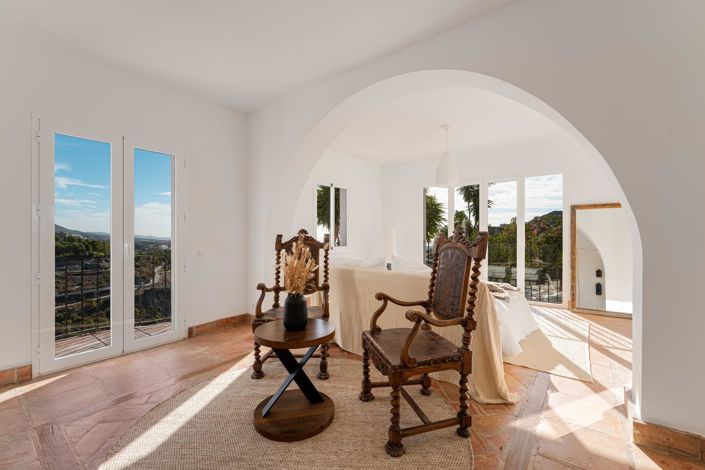 Image No.33-6 Bed Property for sale