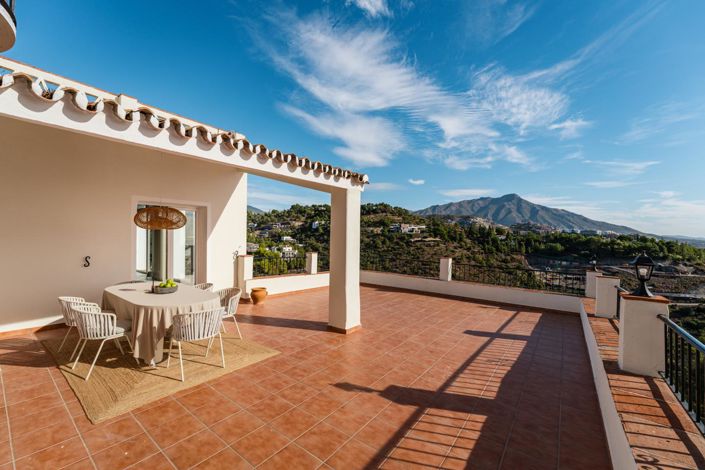 Image No.38-6 Bed Property for sale