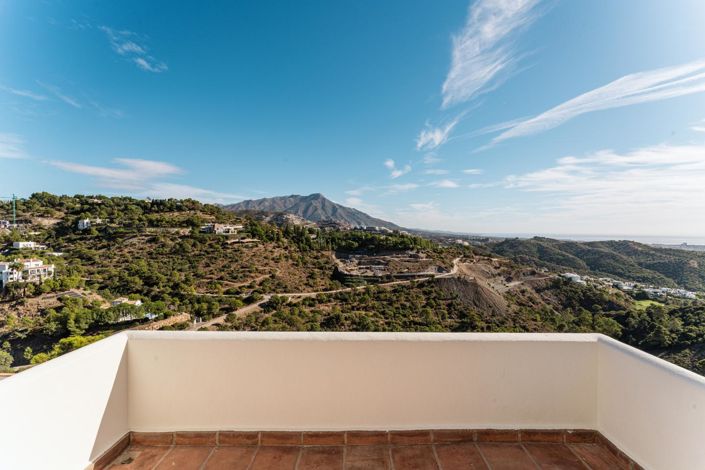 Image No.44-6 Bed Property for sale