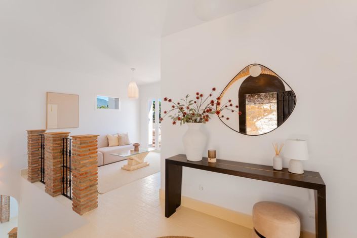 Image No.6-6 Bed Property for sale