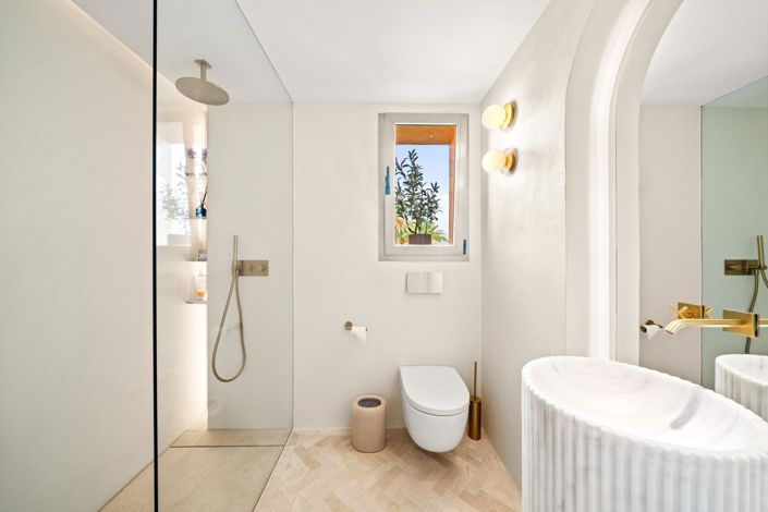 Image No.26-3 Bed Property for sale