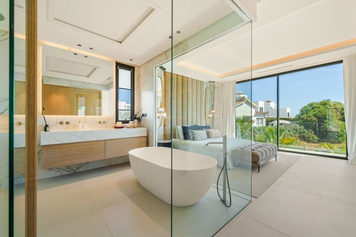 Image No.20-5 Bed Property for sale