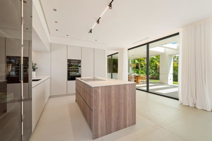 Image No.21-5 Bed Property for sale