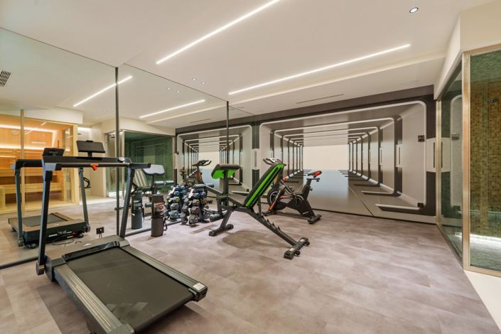 Image No.26-5 Bed Property for sale