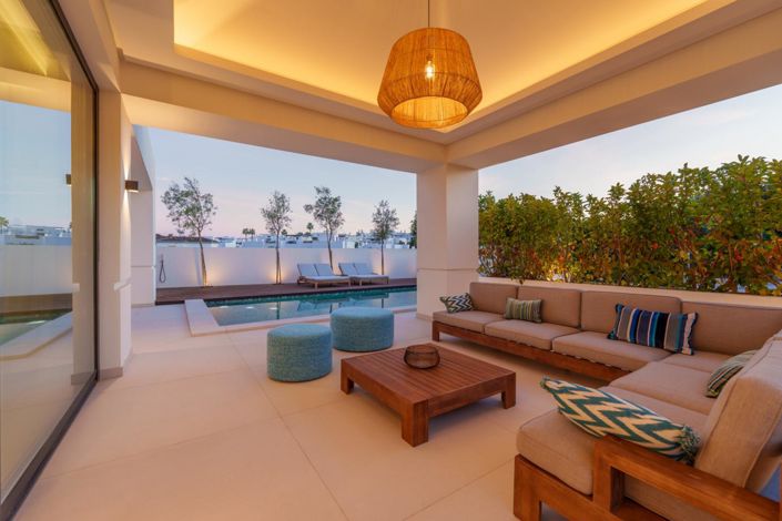 Image No.5-5 Bed Property for sale