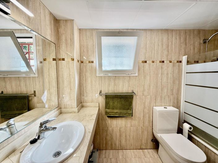 Image No.25-3 Bed Property for sale