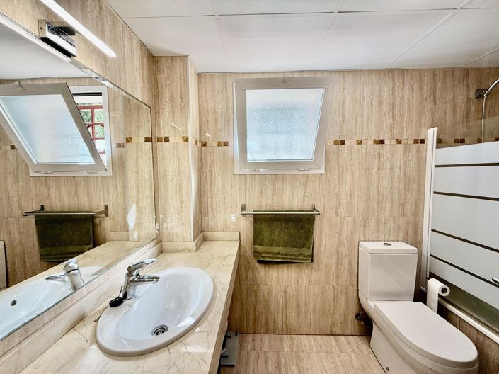 Image No.26-3 Bed Property for sale