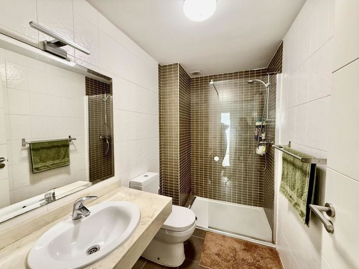 Image No.41-3 Bed Property for sale