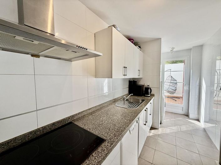 Image No.44-3 Bed Property for sale