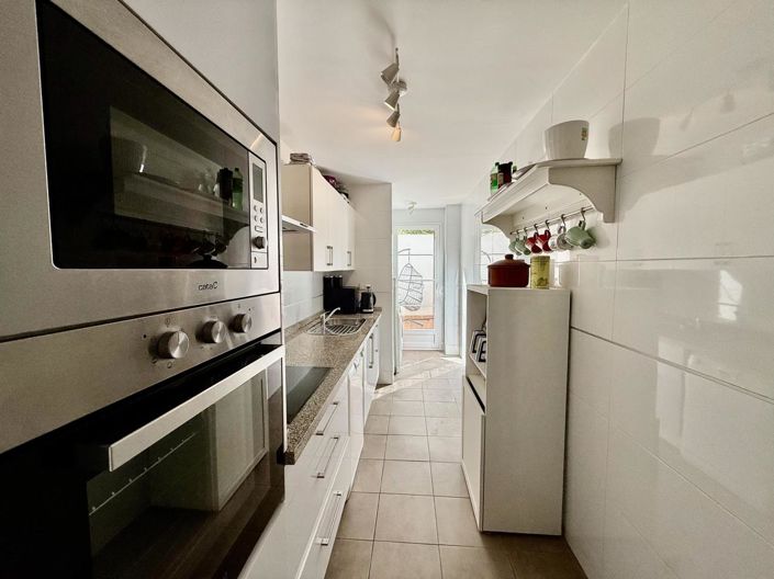 Image No.45-3 Bed Property for sale