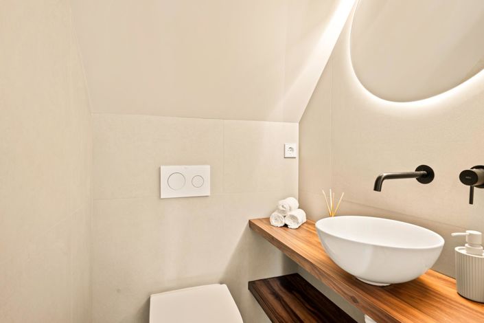 Image No.24-3 Bed Property for sale