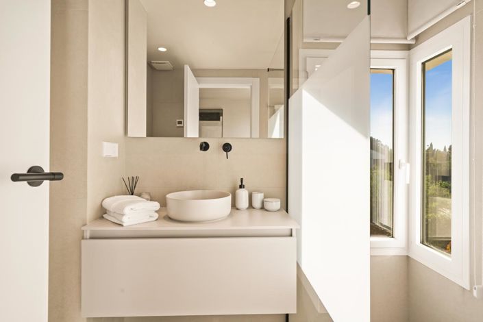 Image No.25-3 Bed Property for sale