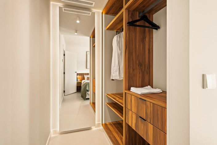 Image No.26-3 Bed Property for sale