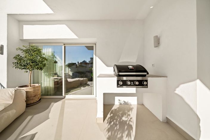 Image No.37-3 Bed Property for sale