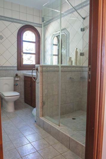 Image No.11-6 Bed Property for sale