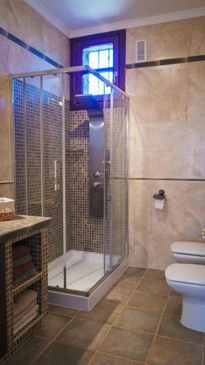 Image No.12-6 Bed Property for sale