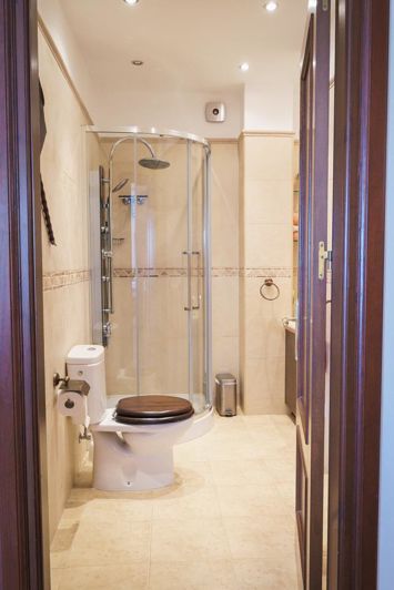 Image No.14-6 Bed Property for sale