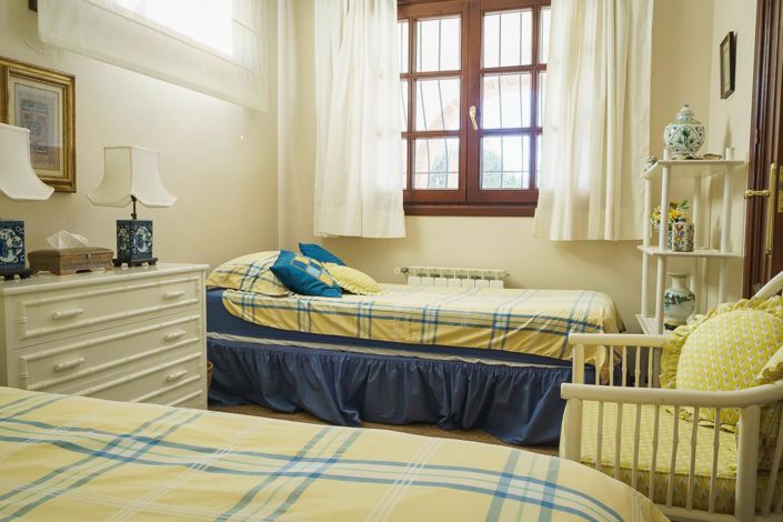 Image No.22-6 Bed Property for sale