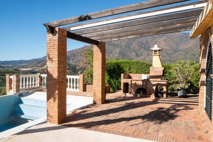 Image No.27-6 Bed Property for sale