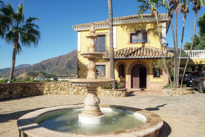 Image No.3-6 Bed Property for sale