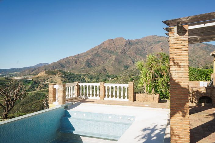 Image No.30-6 Bed Property for sale