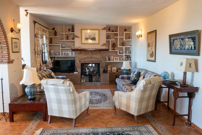 Image No.45-6 Bed Property for sale