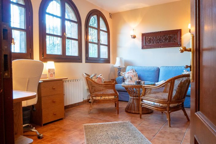 Image No.49-6 Bed Property for sale