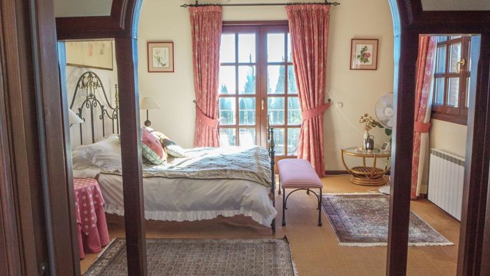 Image No.6-6 Bed Property for sale