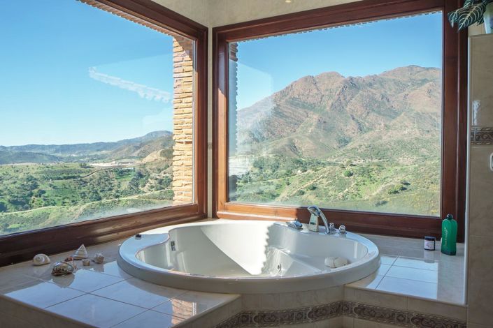 Image No.7-6 Bed Property for sale