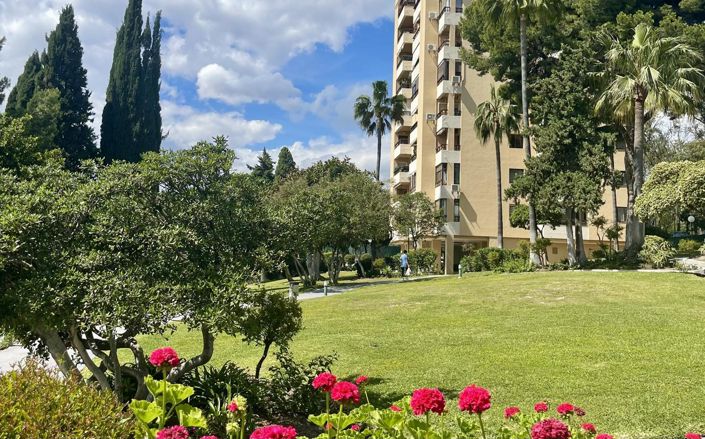 Image No.13-7 Bed Property for sale