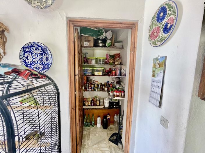 Image No.18-7 Bed Property for sale