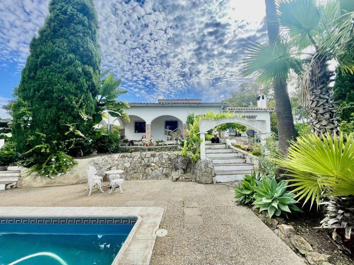 Image No.3-7 Bed Property for sale