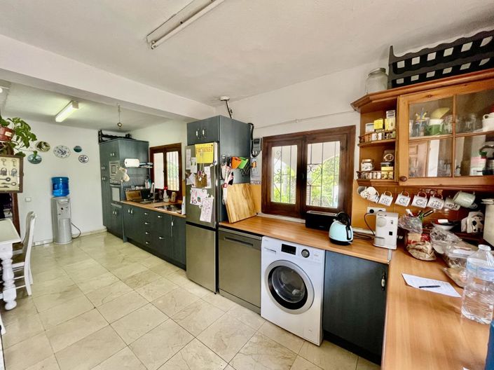 Image No.37-7 Bed Property for sale