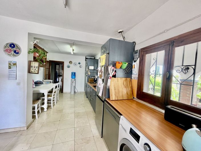 Image No.5-7 Bed Property for sale