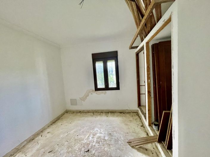 Image No.8-7 Bed Property for sale