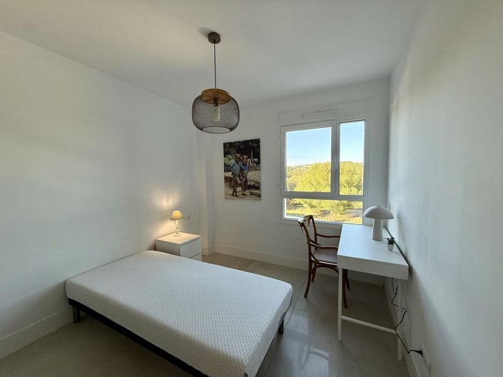 Image No.22-3 Bed Property for sale