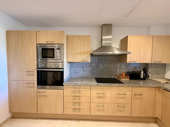 Image No.10-3 Bed Property for sale