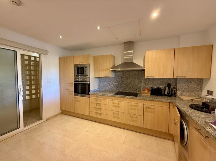 Image No.11-3 Bed Property for sale