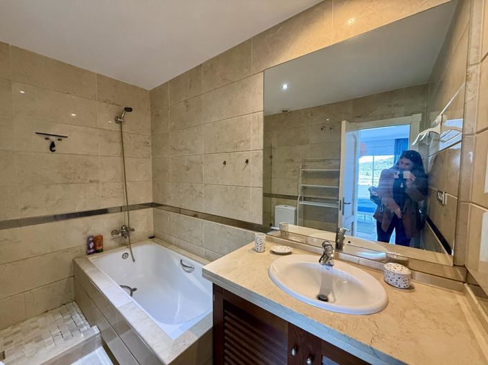 Image No.14-3 Bed Property for sale