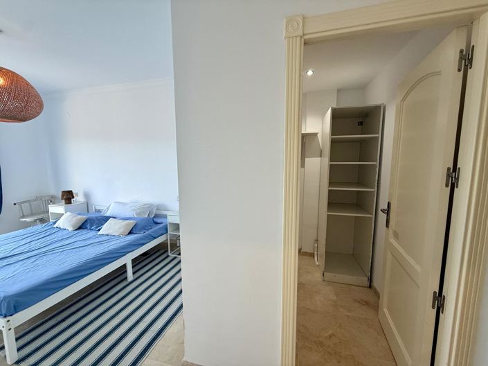 Image No.18-3 Bed Property for sale