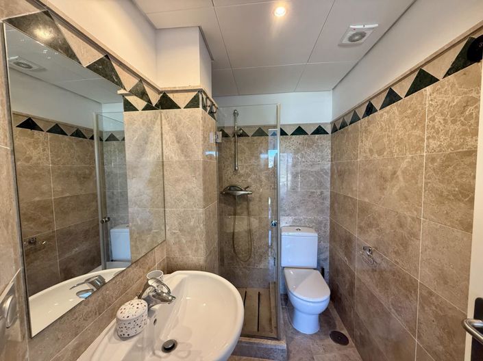 Image No.26-3 Bed Property for sale